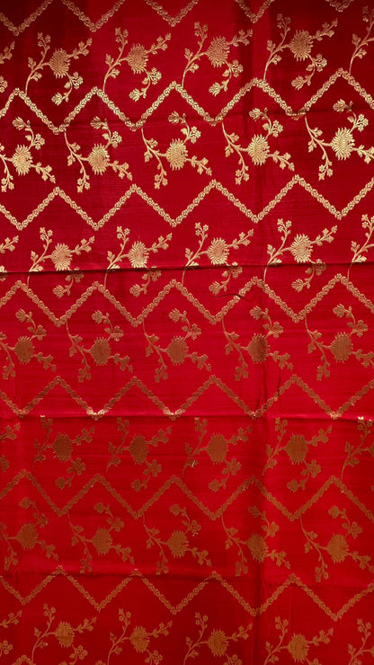 Ravishing Elegance: Faishana's Pure Silk Handloom Red Pure Chiniya Silk Tilfi Zari Jaal Zig-Zag with Minakari Zari Border &amp; Red Blouse Piece