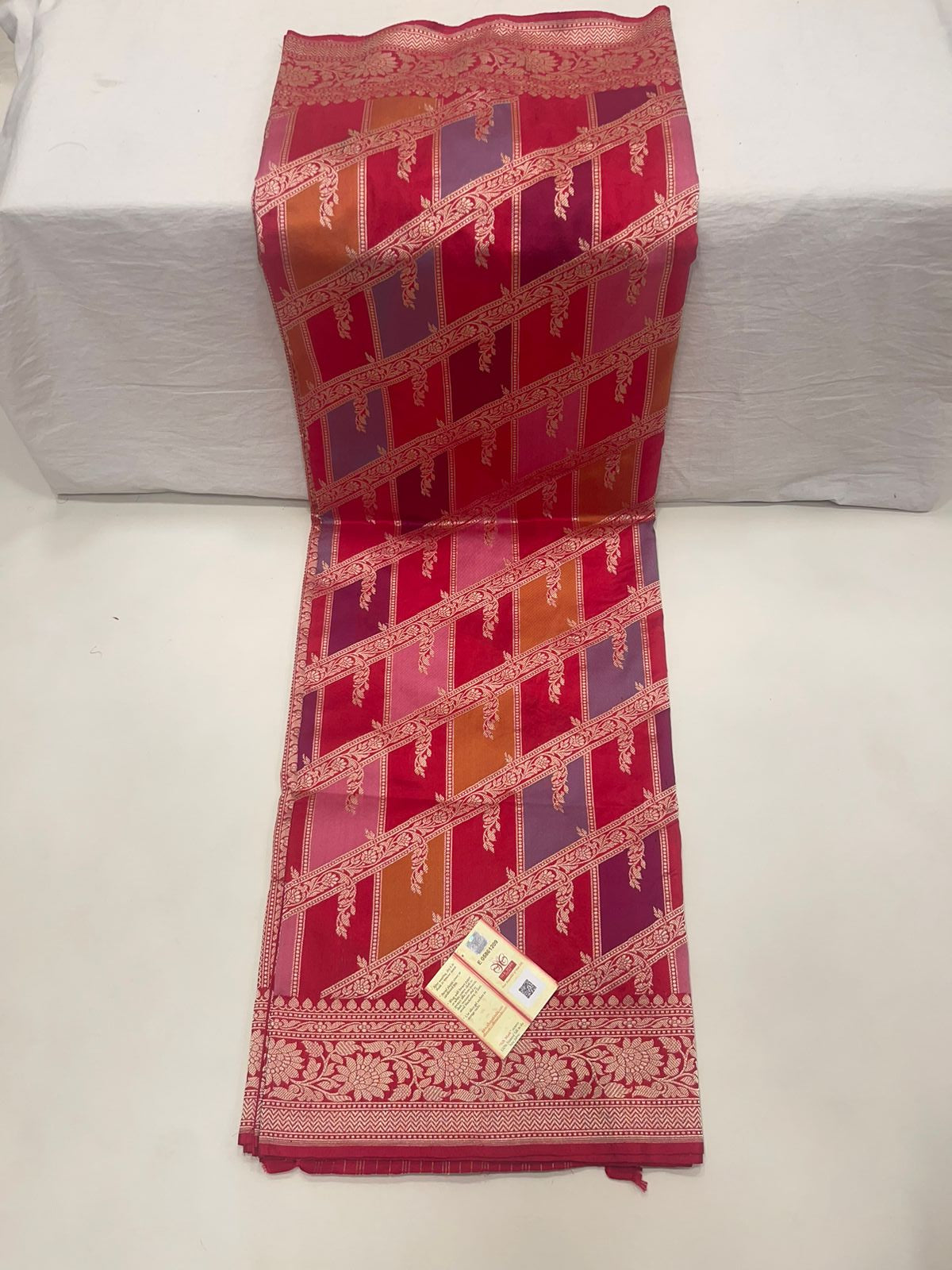 Faishana Pure Silk Handloom Red Rangkaat Diagonal Zari Color Block Kadhwa weaving Anchal Zari Border with Red Kadhwa Blouse Banarasi Saree
