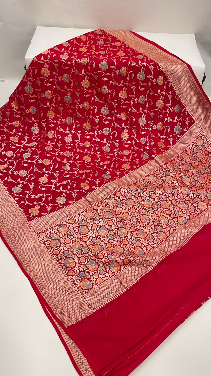 Faishana Pure Silk Handloom Exquisite Red Khaddi Georgette Hand Brush Floral Zari Kadhwa Jaal with Banarasi Zari Border with Red Blouse
