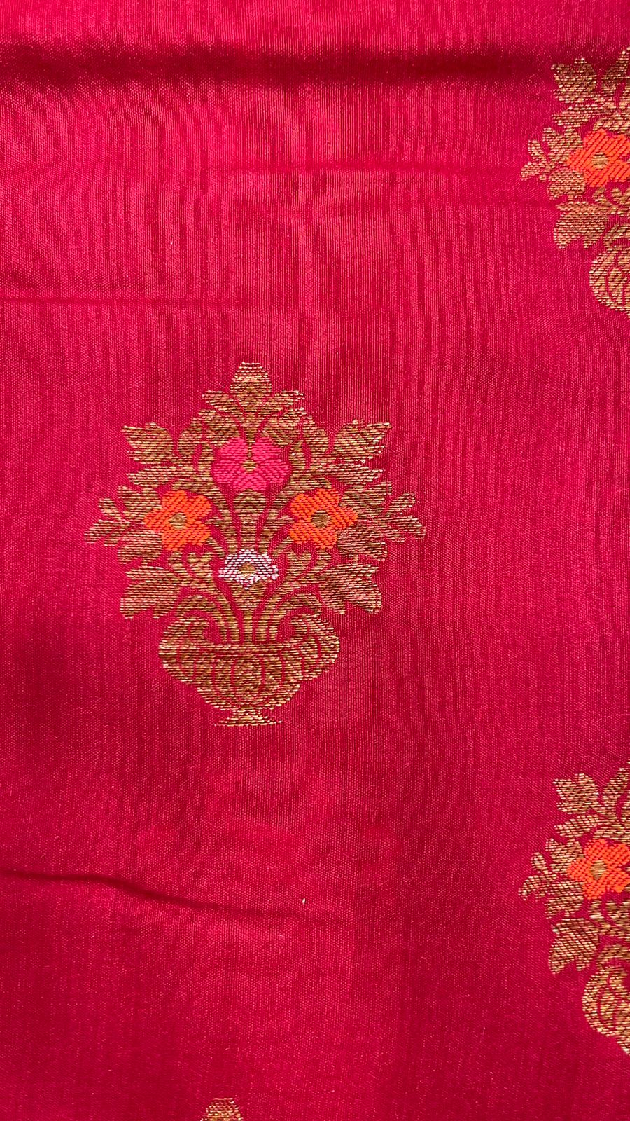 Timeless Elegance: Faishana Pure Silk Handloom Red Munga Silk Minakari Zari Booti Banarasi Saree with Small Zari Border & Red Blouse