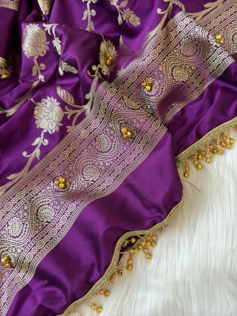 Lavander Silk Zari Booti With Ghungroo And Lace Work Banarasi Suit 220PNJ_SG2