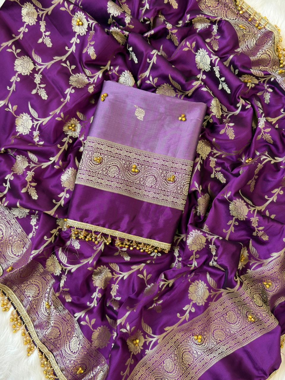 Lavander Silk Zari Booti With Ghungroo And Lace Work Banarasi Suit 220PNJ_SG2
