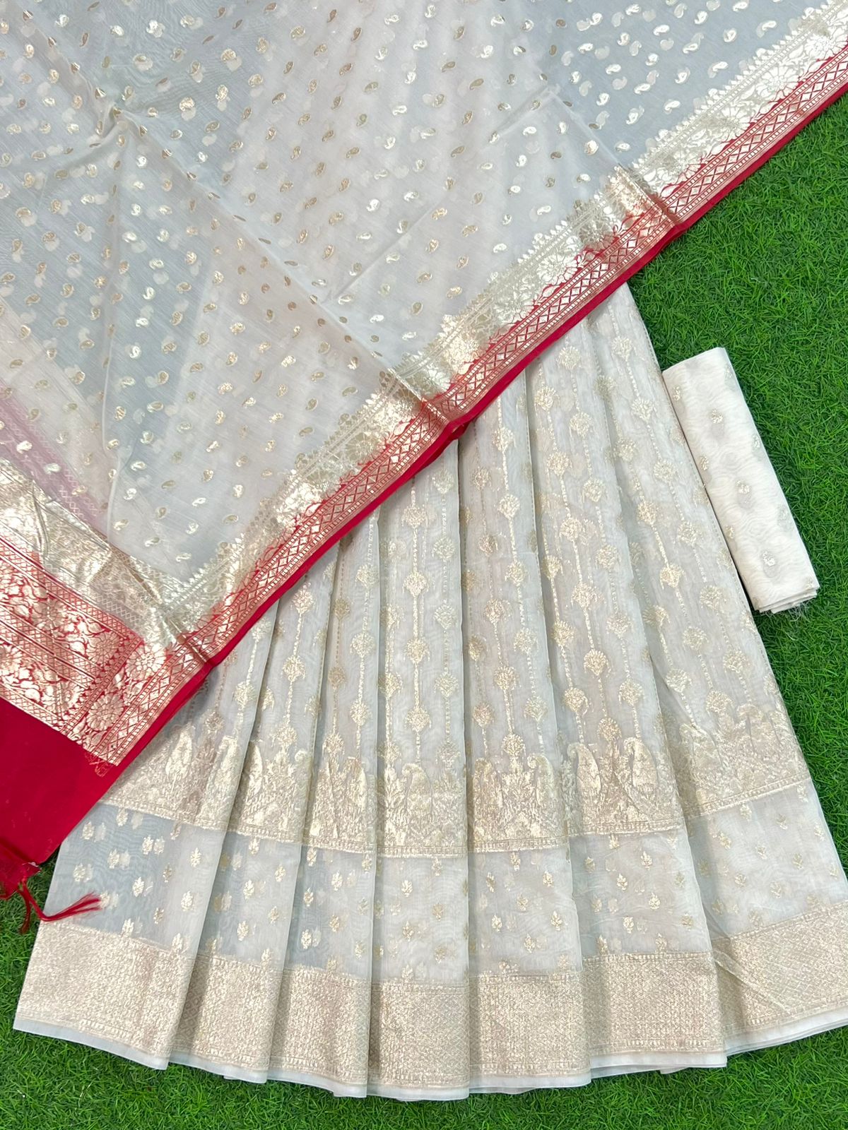 Off-White Chanderi Lorex Zari Lehenga And Floral Booti Blouse With Red Border Dupatta 250PNJ_LNG21