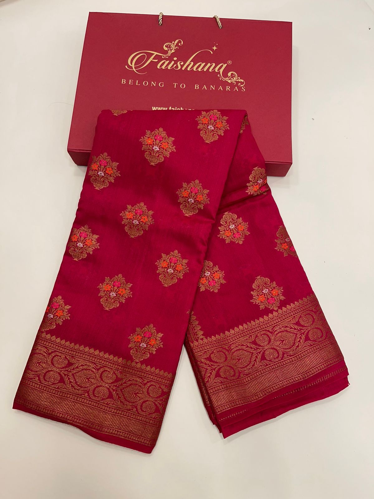 Timeless Elegance: Faishana Pure Silk Handloom Red Munga Silk Minakari Zari Booti Banarasi Saree with Small Zari Border & Red Blouse