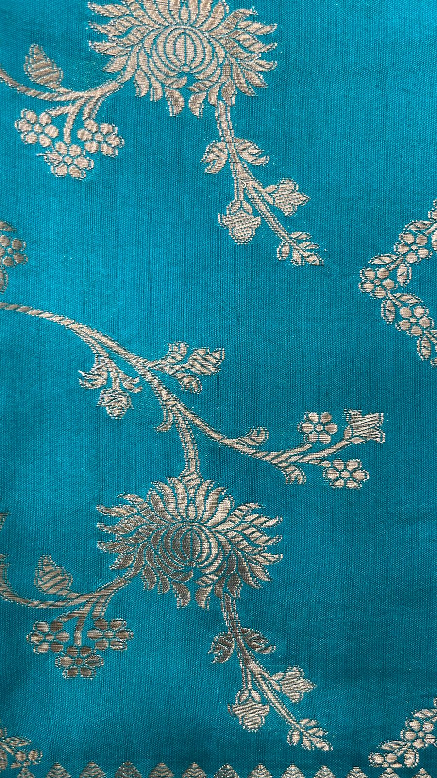 Oceanic Elegance: Faishana's Pure Silk Handloom Sea Green Pure Chiniya Silk Tilfi Zari Jaal Zig-Zag Saree with Minakari Zari Border with Sea Green Blouse Piece