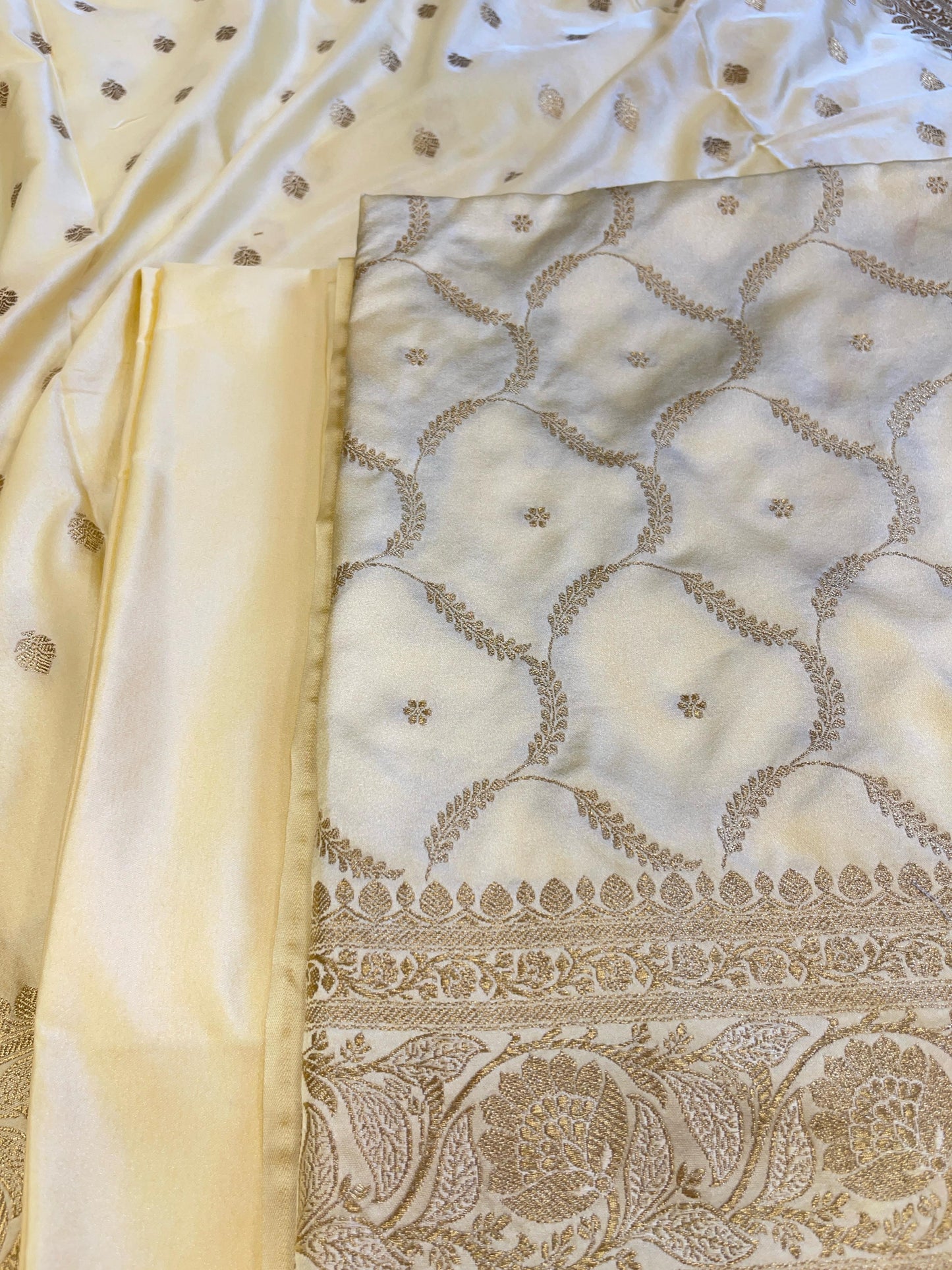 Cream Premium Handloom Mashru Silk Floral Zari Booti with Zari Jaal Dupatta Handloom Banarasi 3 pcs Suit Set 3000AJ_MSR11