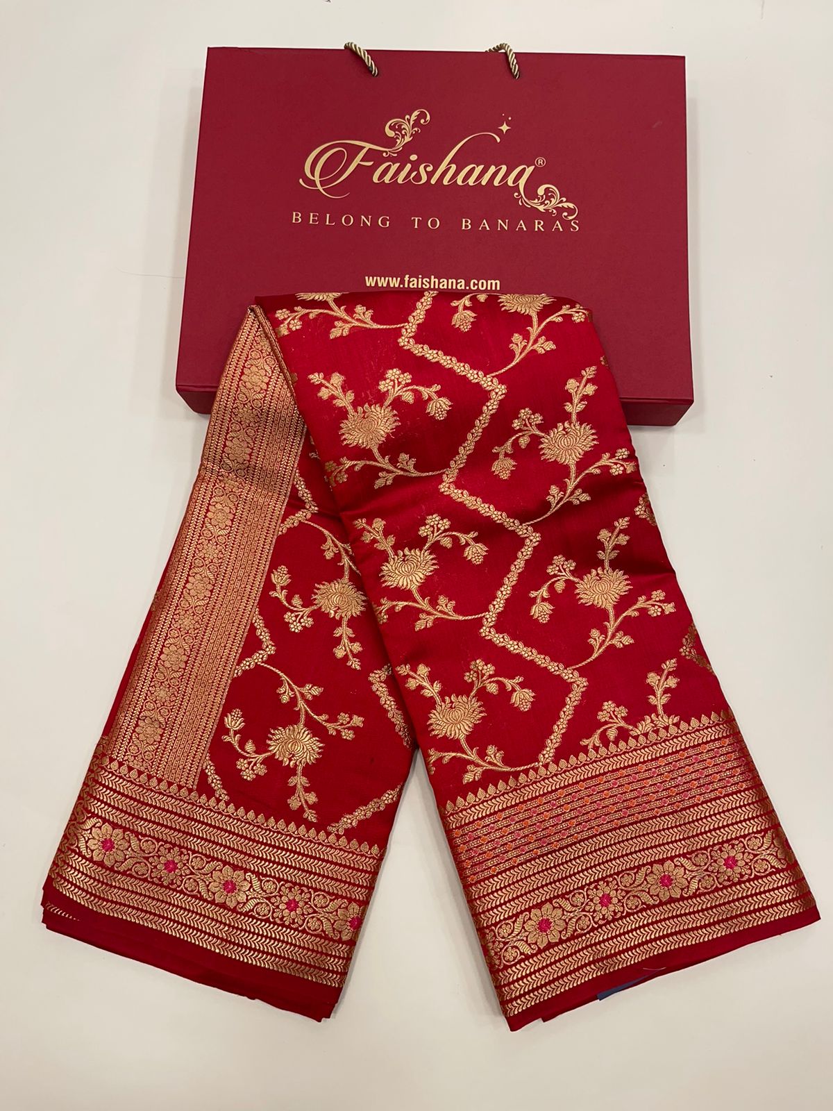 Ravishing Elegance: Faishana's Pure Silk Handloom Red Pure Chiniya Silk Tilfi Zari Jaal Zig-Zag with Minakari Zari Border &amp; Red Blouse Piece