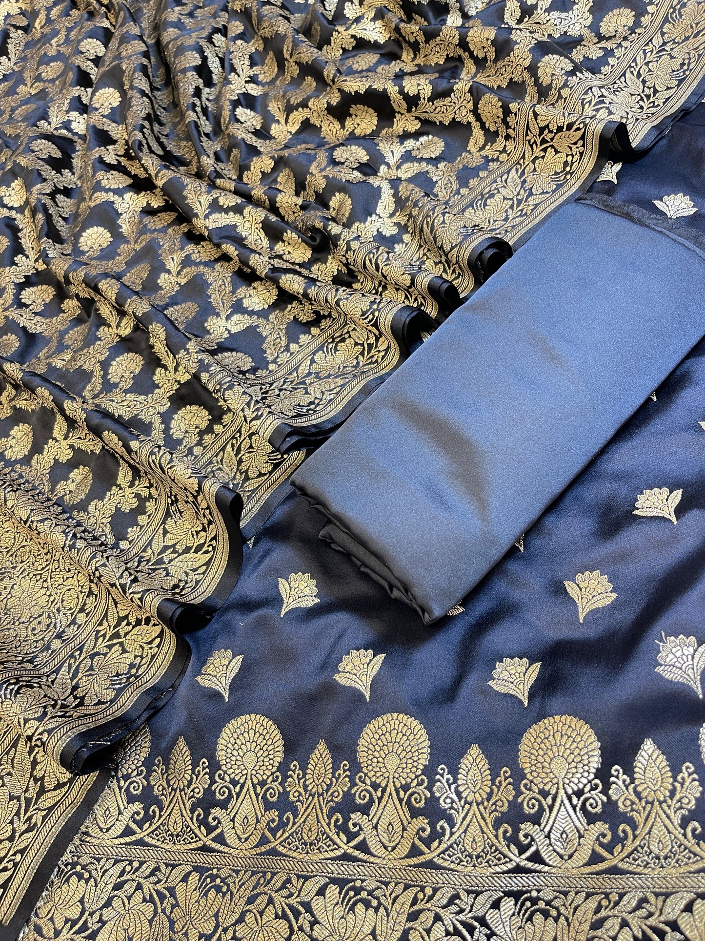 Black Premium Handloom Plain Floral Zari Dyable Booti Banarasi Suit 30AJ_MSR26
