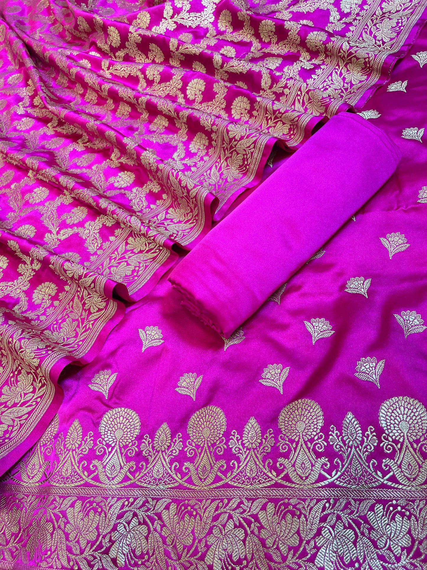 Magenta Premium Handloom Plain Floral Zari Dyable Booti Banarasi Suit 30AJ_MSR27