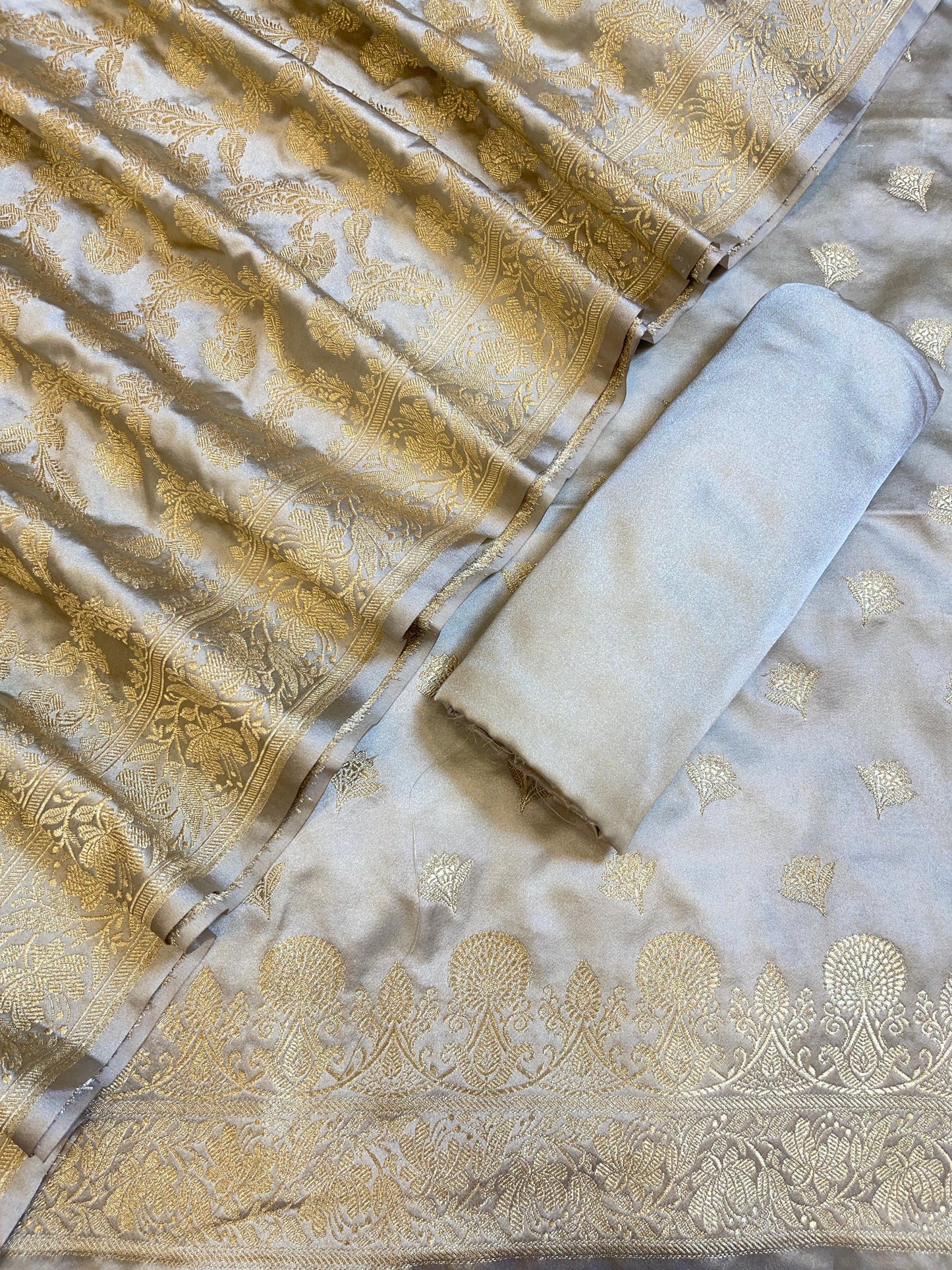 Off white Premium Handloom Plain Floral Zari Dyable Booti Banarasi Suit 30AJ_MSR30