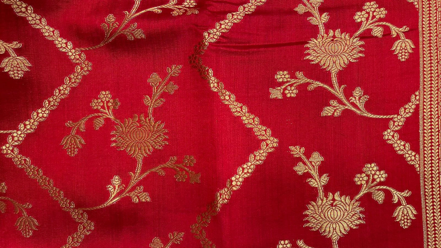Ravishing Elegance: Faishana's Pure Silk Handloom Red Pure Chiniya Silk Tilfi Zari Jaal Zig-Zag with Minakari Zari Border &amp; Red Blouse Piece