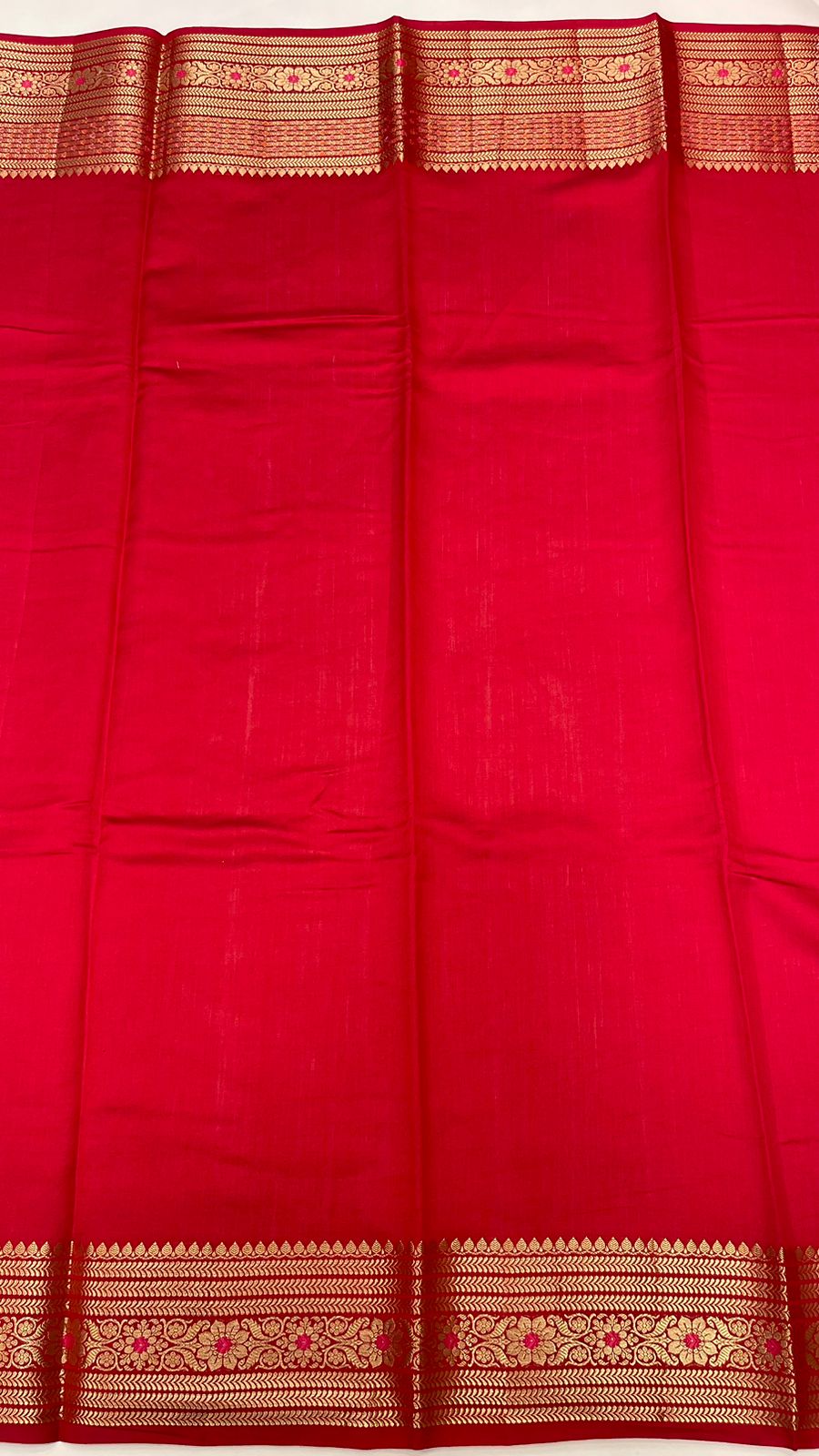 Ravishing Elegance: Faishana's Pure Silk Handloom Red Pure Chiniya Silk Tilfi Zari Jaal Zig-Zag with Minakari Zari Border &amp; Red Blouse Piece