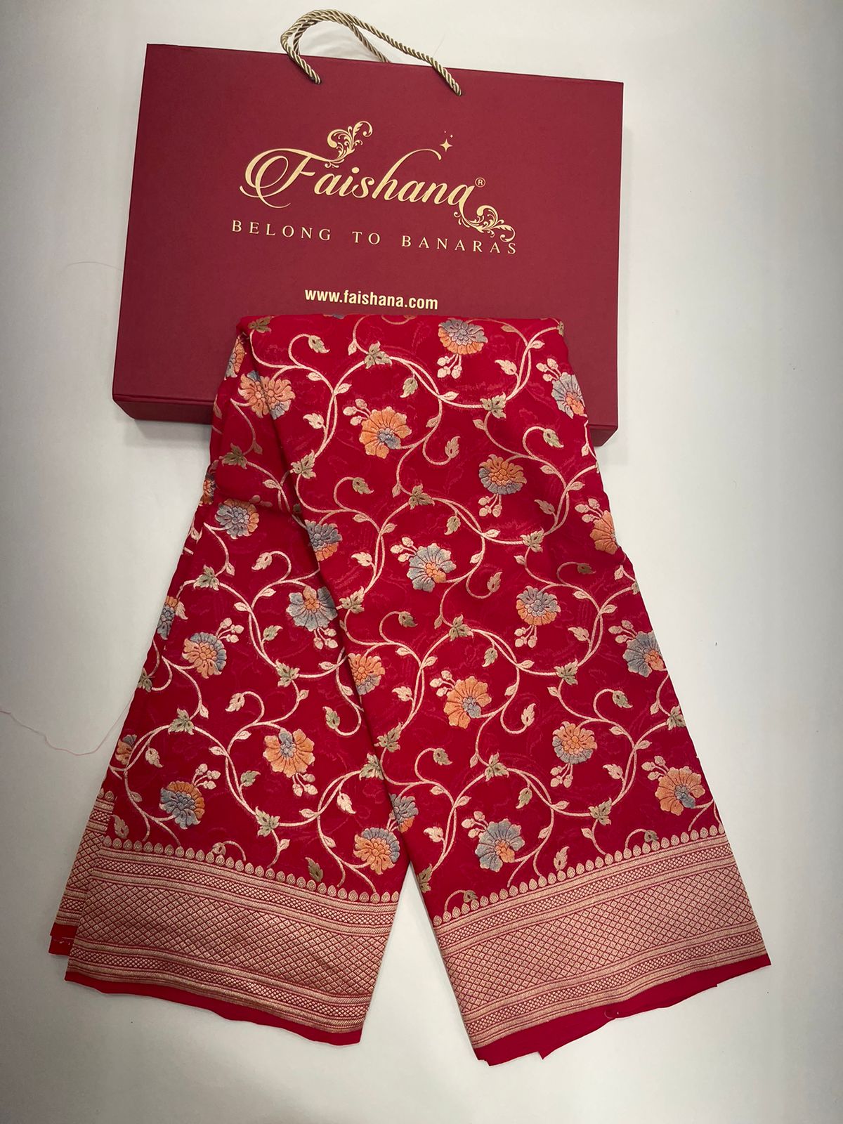 Faishana Pure Silk Handloom Exquisite Red Khaddi Georgette Hand Brush Floral Zari Kadhwa Jaal with Banarasi Zari Border with Red Blouse