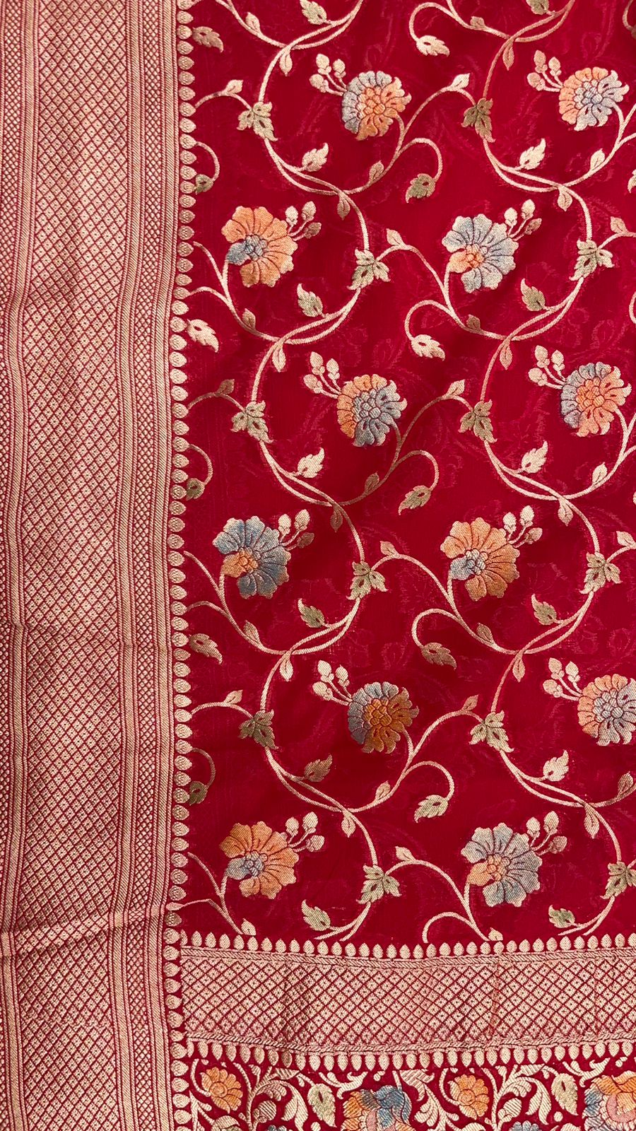 Faishana Pure Silk Handloom Exquisite Red Khaddi Georgette Hand Brush Floral Zari Kadhwa Jaal with Banarasi Zari Border with Red Blouse