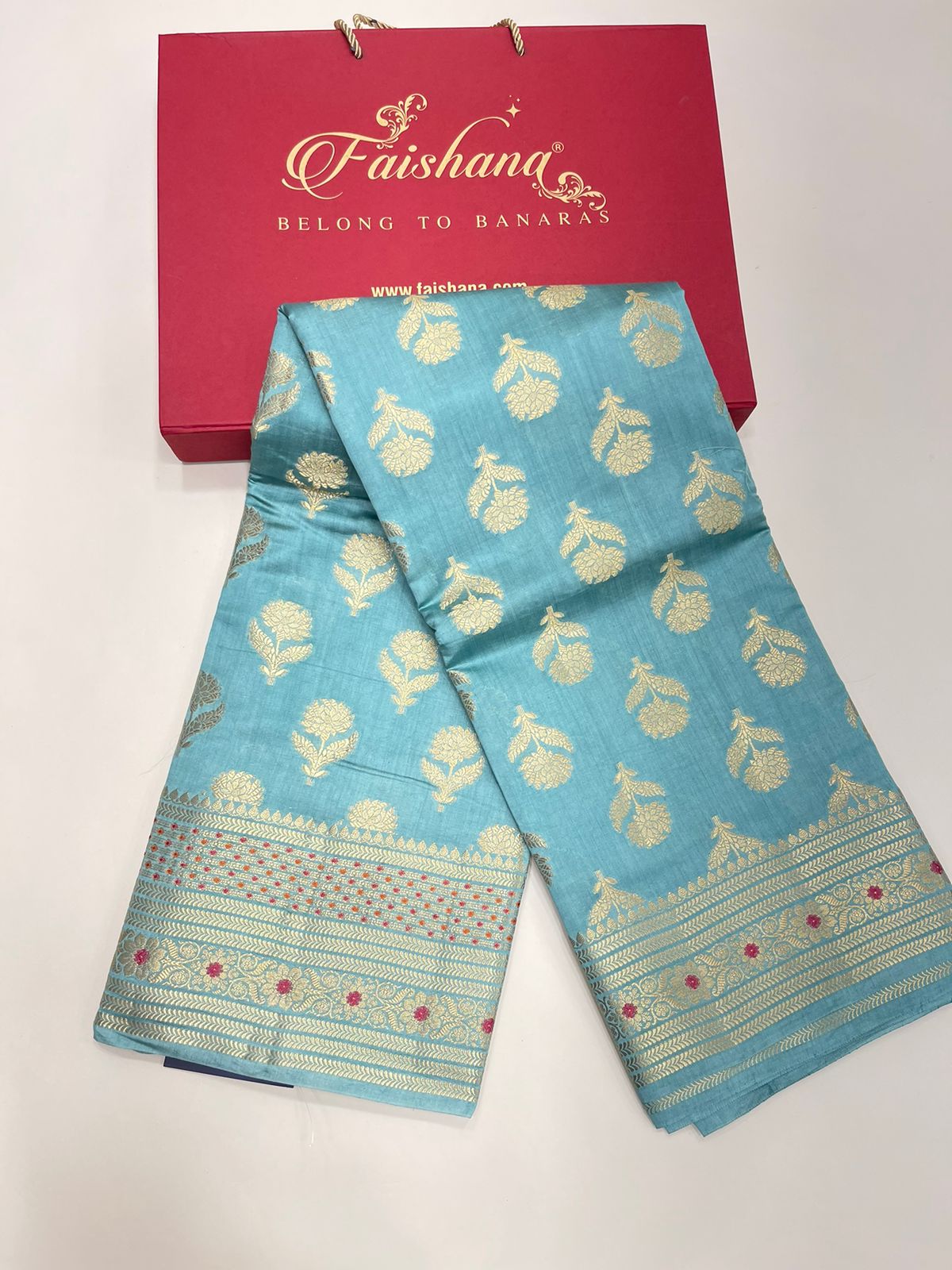 Seamless Elegance: Faishana's Exquisite Seagreen Chiniya Silk Gold Floral Zari Booti and Minakari Zari Border Saree