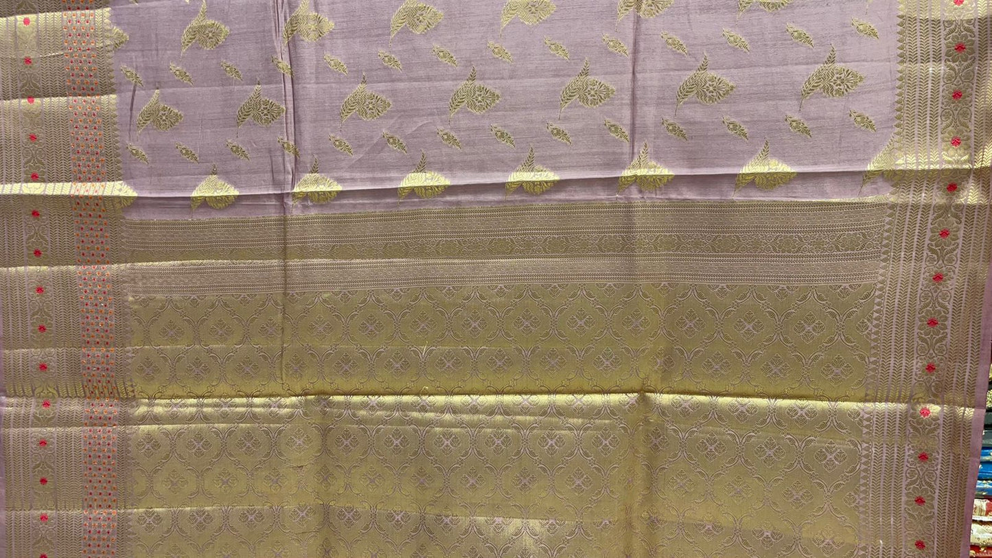 Regal Creation: Faishana Pure Silk Handloom Mauve Chiniya Silk Saree with Gold Zari Floral Booti and Minakari Zari Border with a Stunning Mauve Blouse Piece