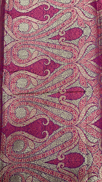 Regal Elegance: Faishana's Pure Silk Handloom Purple Chiniya Silk with Gold Zari Booti Tilfi Anchal and Tilfi Zari Border Paired with Exquisite Purple Blouse Piece