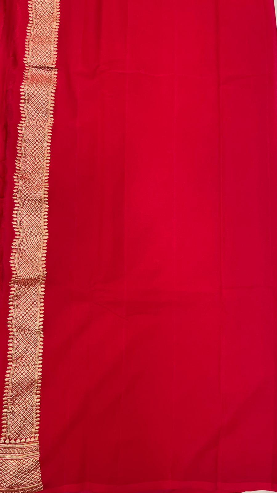 Faishana Pure Silk Handloom Exquisite Red Khaddi Georgette Hand Brush Floral Zari Kadhwa Jaal with Banarasi Zari Border with Red Blouse