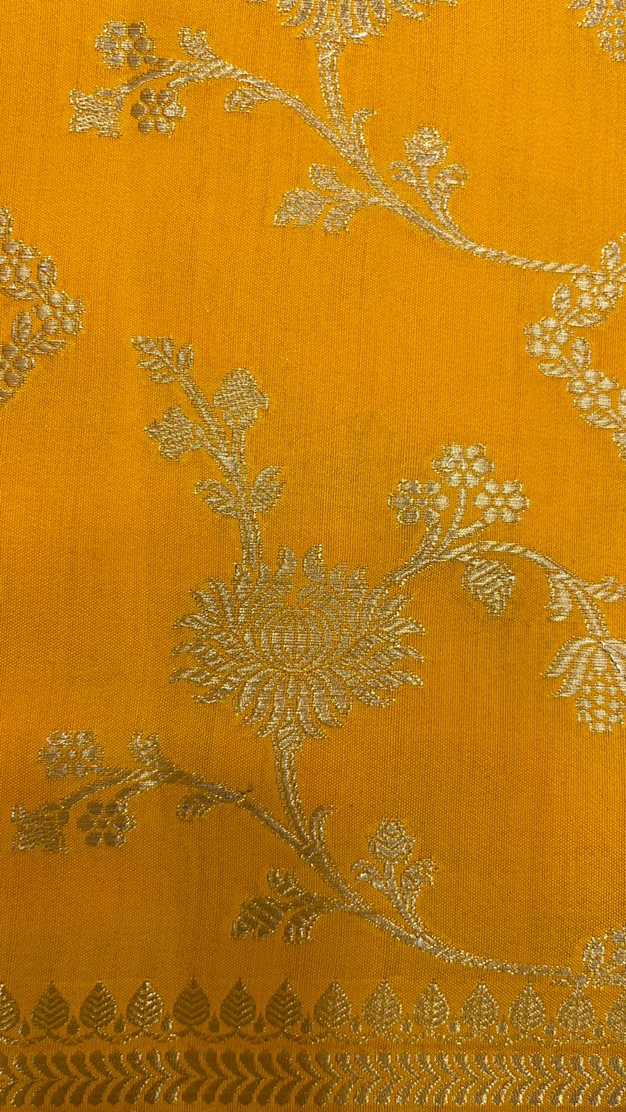 Golden Elegance: Faishana's Exquisite Pure Silk Handloom Gold Chiniya Silk Zari Tilfi Jaal Zig-Zag Saree with Minakari Zari Border and Gold Blouse