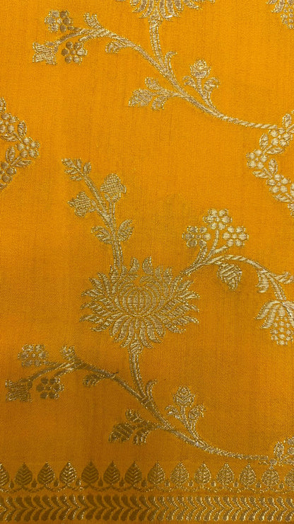Golden Elegance: Faishana's Exquisite Pure Silk Handloom Gold Chiniya Silk Zari Tilfi Jaal Zig-Zag Saree with Minakari Zari Border and Gold Blouse