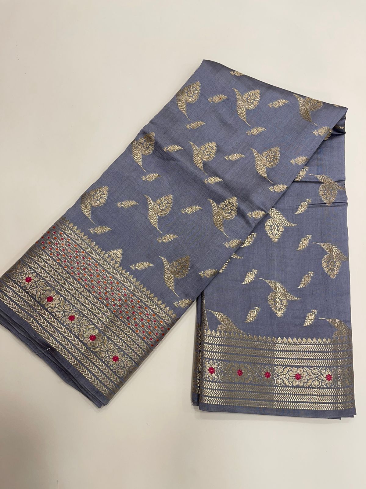 Exquisite Elegance: Faishana's Pure Silk Handloom Grey Chiniya Silk with Gold Zari Floral Booti & Grey Blouse