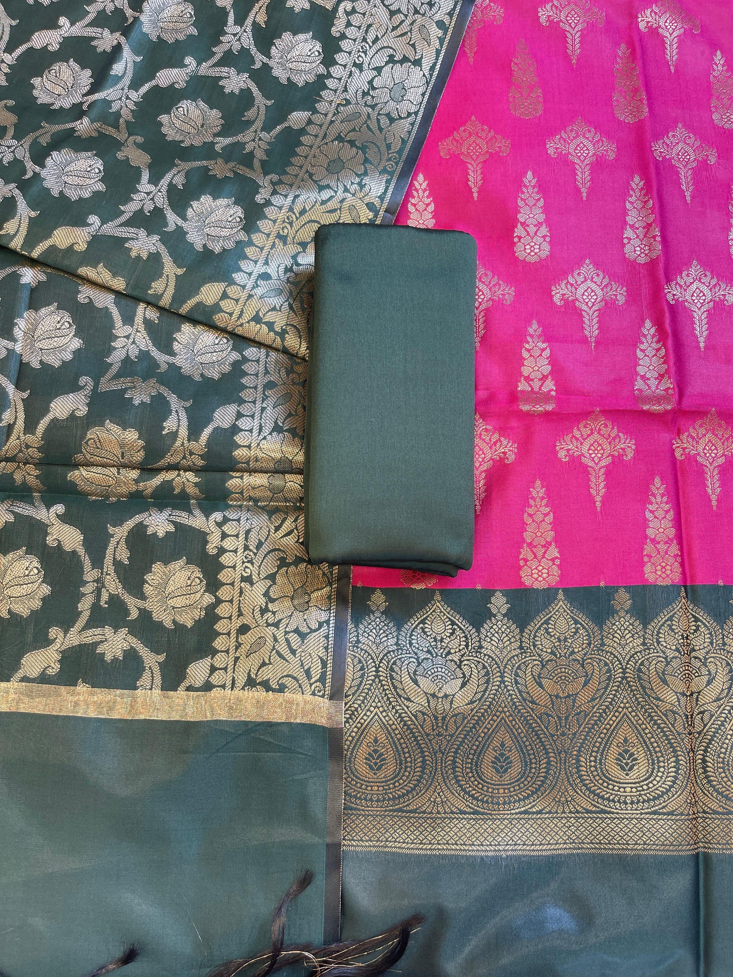 Magenta Art Silk Floral Zari Booti Contrast Banarasi Suit with Darkgreen Dupatta 625AJ_TPT29