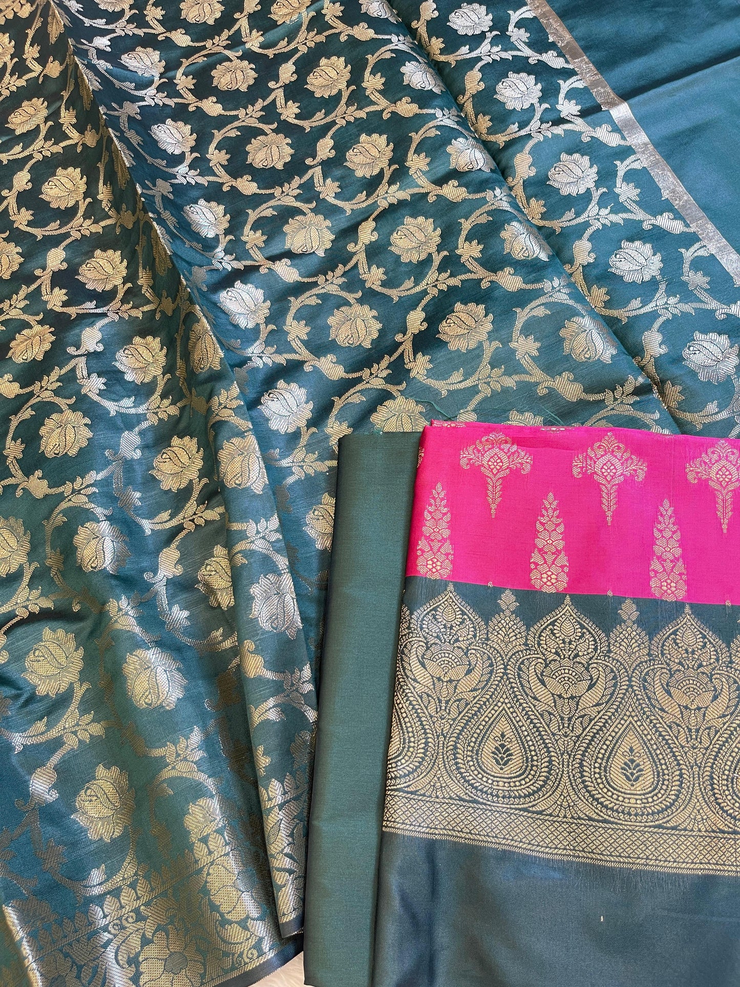 Magenta Art Silk Floral Zari Booti Contrast Banarasi Suit with Darkgreen Dupatta 625AJ_TPT29