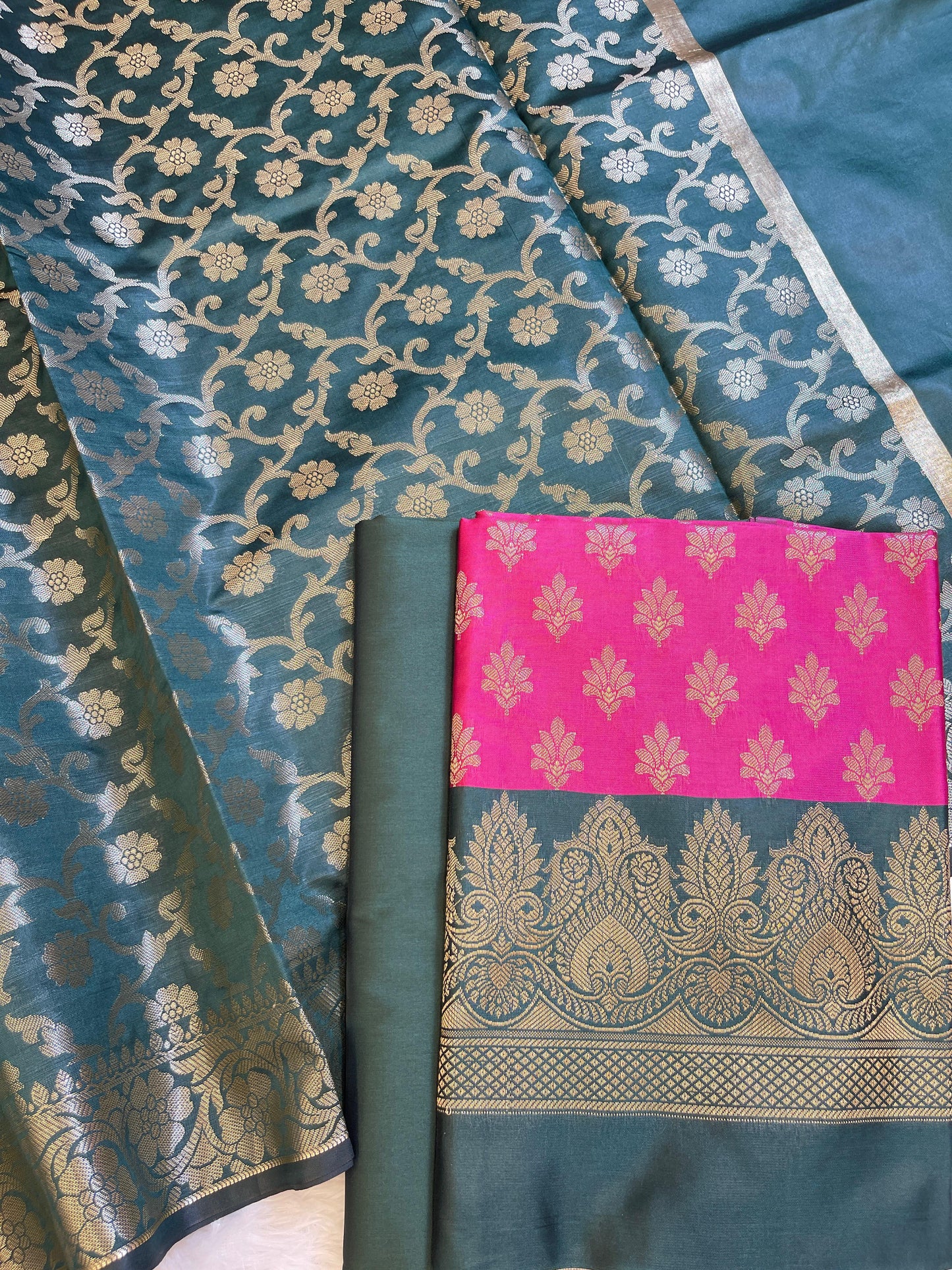 Magenta Art Silk Floral Zari Chunri Booti Contrast Banarasi Suit with Darkgreen Dupatta 625AJ_TPT35