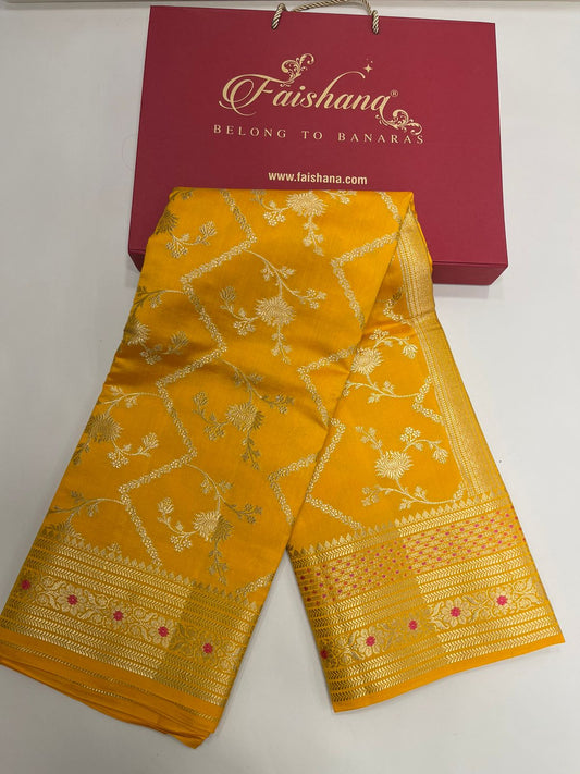 Golden Elegance: Faishana's Exquisite Pure Silk Handloom Gold Chiniya Silk Zari Tilfi Jaal Zig-Zag Saree with Minakari Zari Border and Gold Blouse