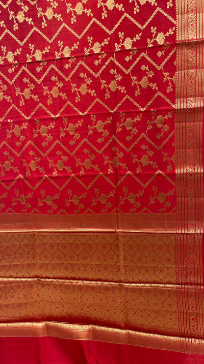 Ravishing Elegance: Faishana's Pure Silk Handloom Red Pure Chiniya Silk Tilfi Zari Jaal Zig-Zag with Minakari Zari Border &amp; Red Blouse Piece