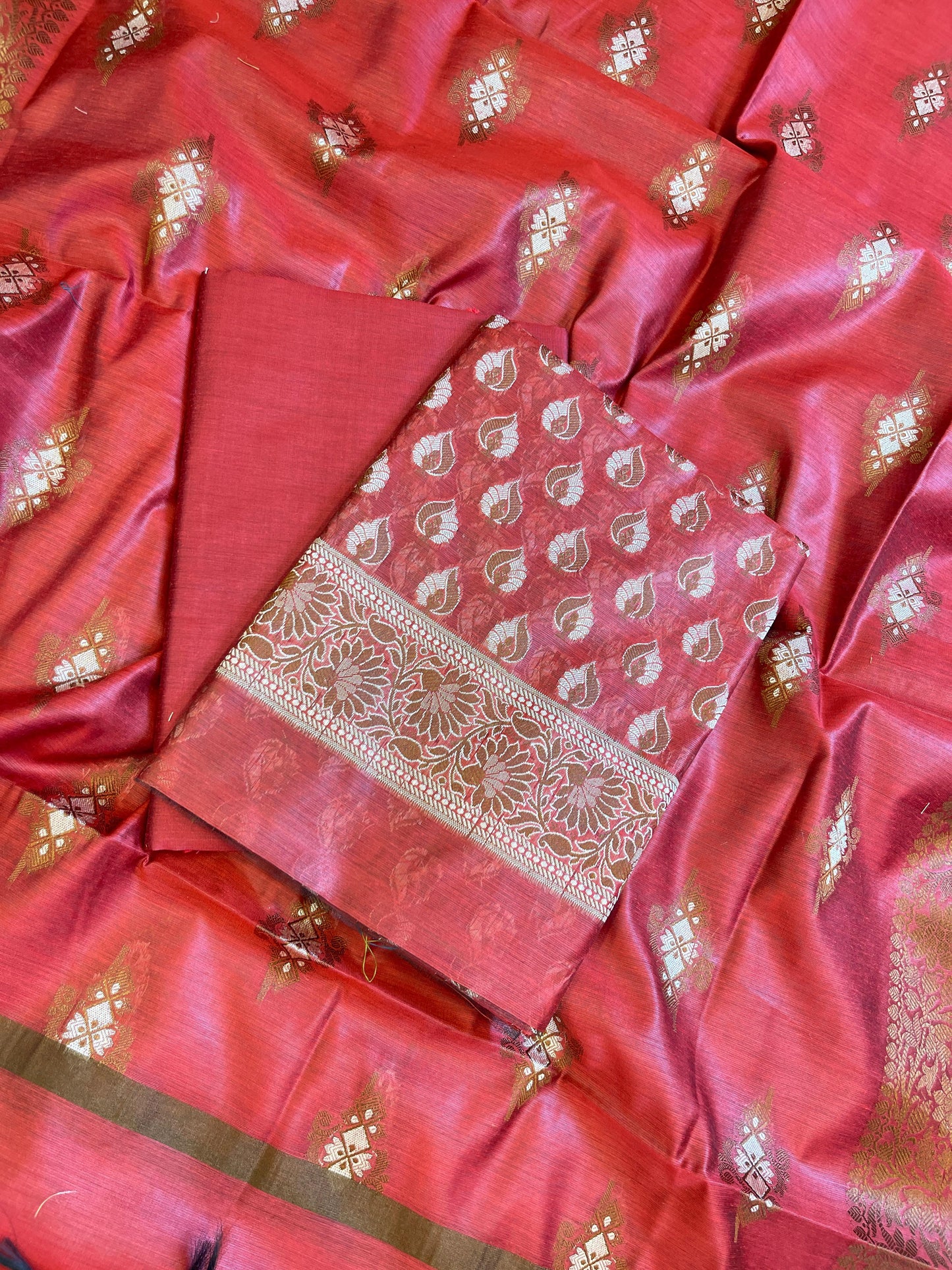Red Cotton Floral Resham Mina Booti Banarasi 3 pcs Suit Set 700AJ_CT1