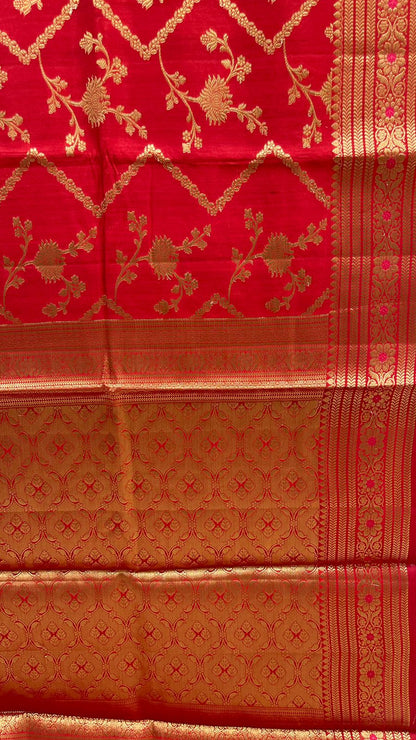 Ravishing Elegance: Faishana's Pure Silk Handloom Red Pure Chiniya Silk Tilfi Zari Jaal Zig-Zag with Minakari Zari Border &amp; Red Blouse Piece