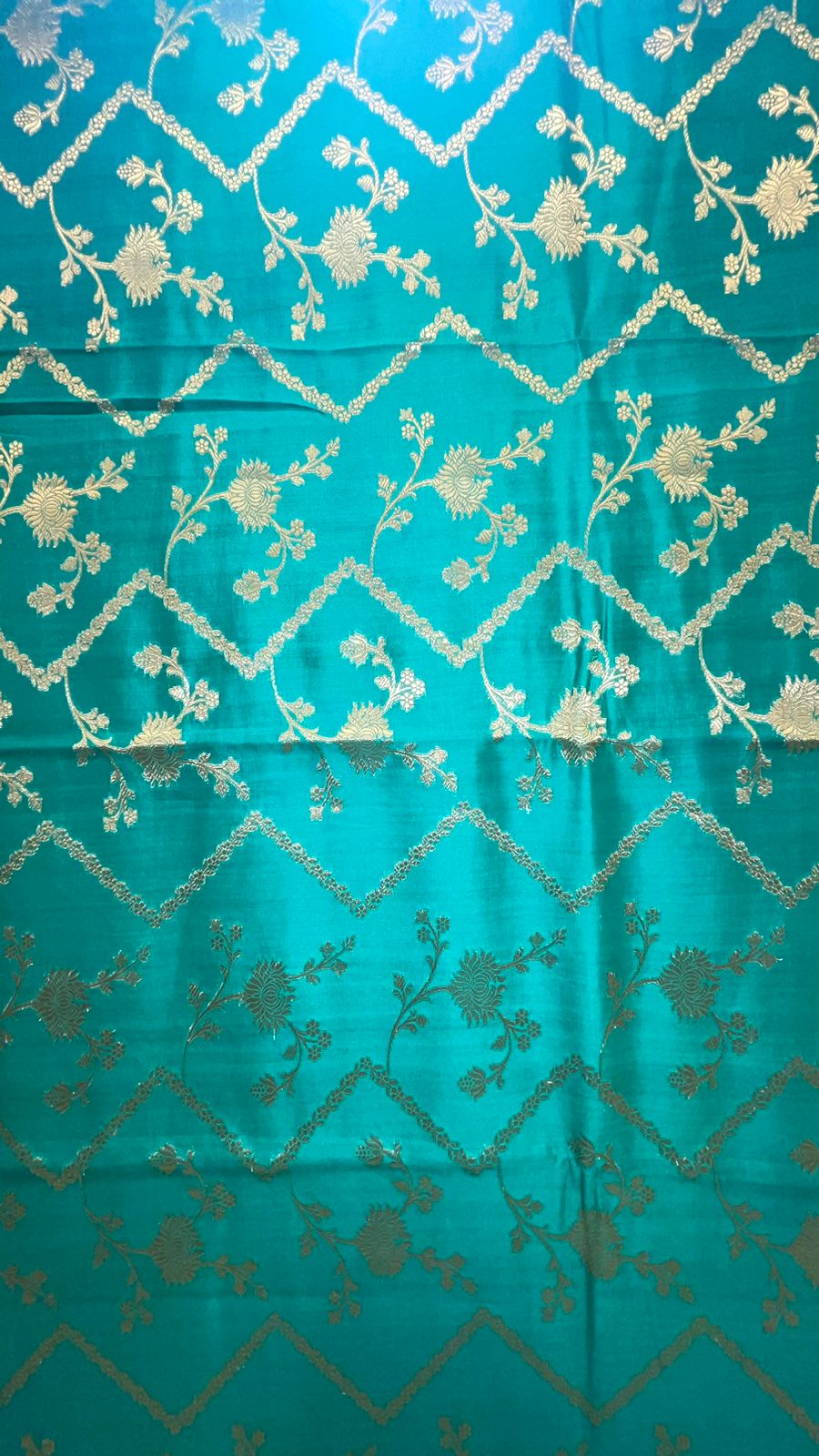 Oceanic Elegance: Faishana's Pure Silk Handloom Sea Green Pure Chiniya Silk Tilfi Zari Jaal Zig-Zag Saree with Minakari Zari Border with Sea Green Blouse Piece