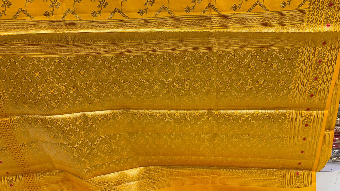 Golden Elegance: Faishana's Exquisite Pure Silk Handloom Gold Chiniya Silk Zari Tilfi Jaal Zig-Zag Saree with Minakari Zari Border and Gold Blouse