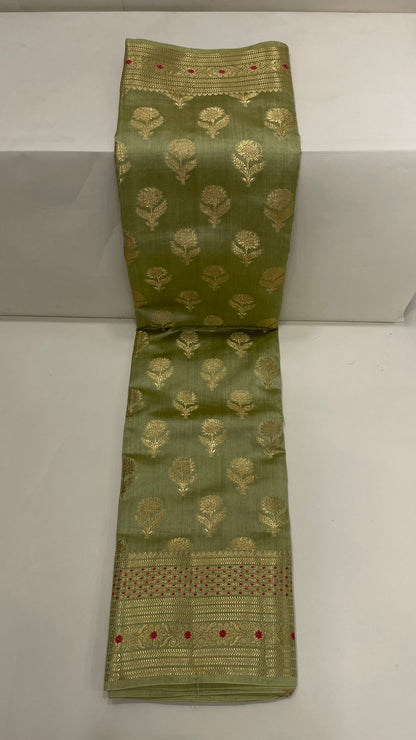 Enchanting Elegance: Faishana's Pure Silk Handloom Olive Green Chiniya Silk Gold Floral Zari Booti with Minakari Zari Border Saree