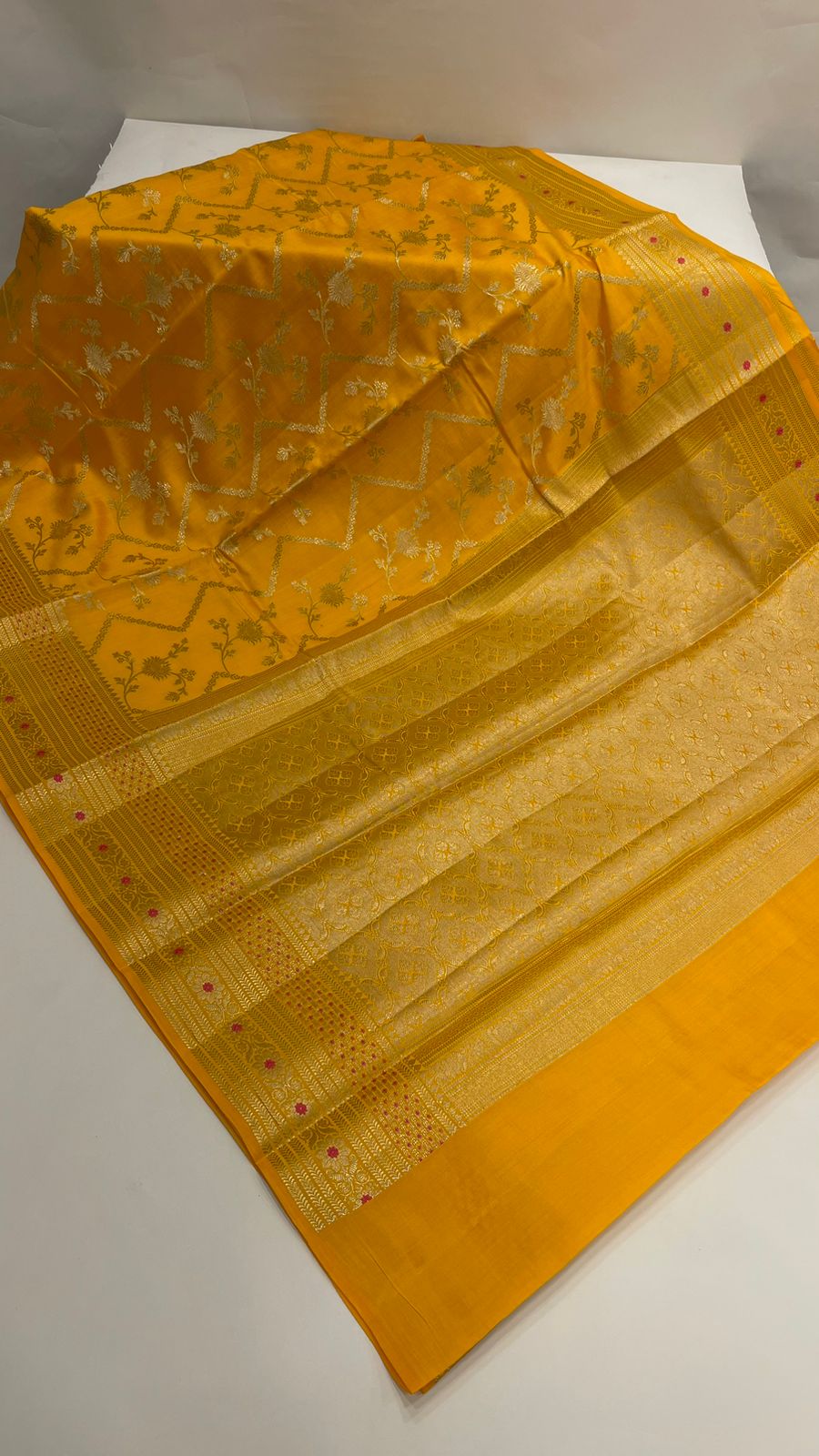 Golden Elegance: Faishana's Exquisite Pure Silk Handloom Gold Chiniya Silk Zari Tilfi Jaal Zig-Zag Saree with Minakari Zari Border and Gold Blouse