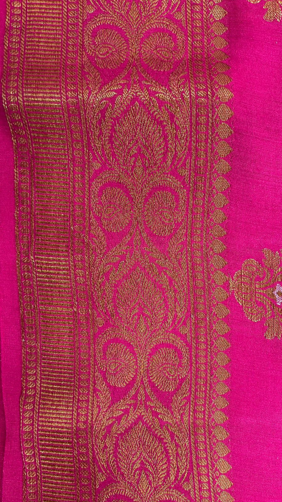 Radiant Elegance: Faishana Pure Silk Handloom Hot Magenta Munga Silk Minakari Copper Zari Booti Saree with Magenta Blouse