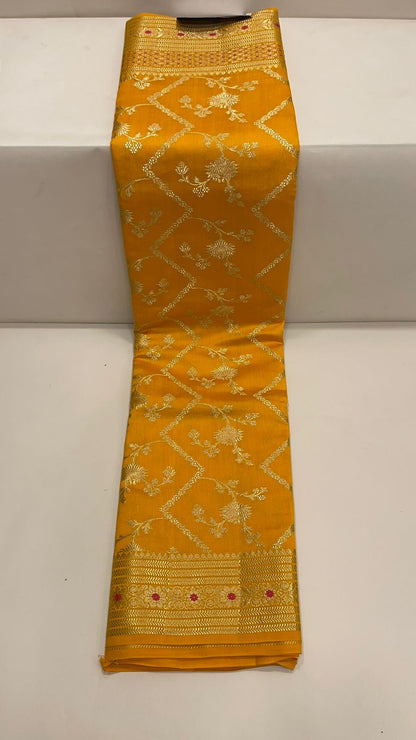 Golden Elegance: Faishana's Exquisite Pure Silk Handloom Gold Chiniya Silk Zari Tilfi Jaal Zig-Zag Saree with Minakari Zari Border and Gold Blouse