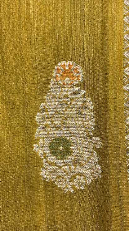 Enchanting Elegance: Faishana Pure Silk Handloom Olive Green Munga Silk Zari Minakari Jaal Anchal Saree with Banarasi Minakari Zari Border by an Olive Green Blouse Piece