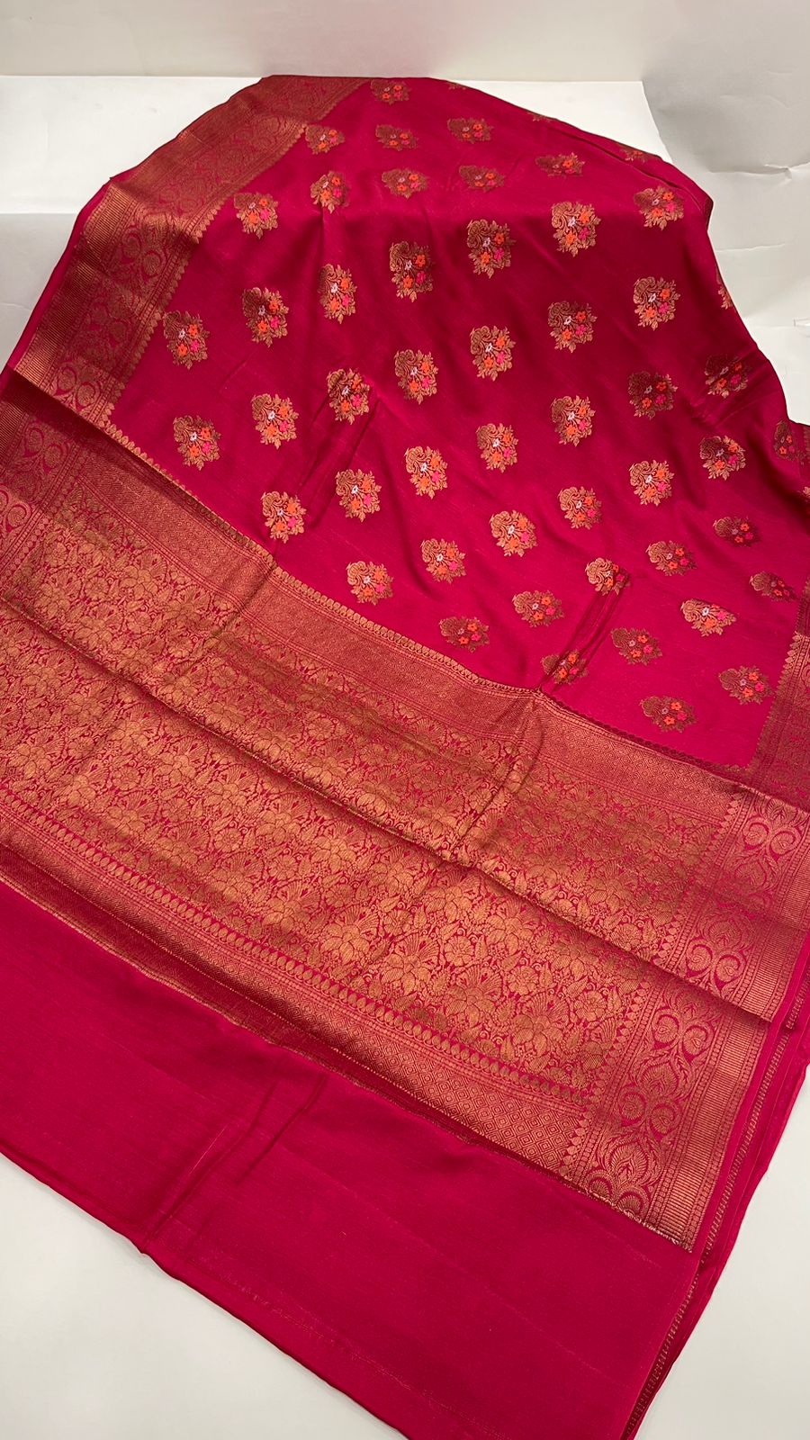 Timeless Elegance: Faishana Pure Silk Handloom Red Munga Silk Minakari Zari Booti Banarasi Saree with Small Zari Border & Red Blouse