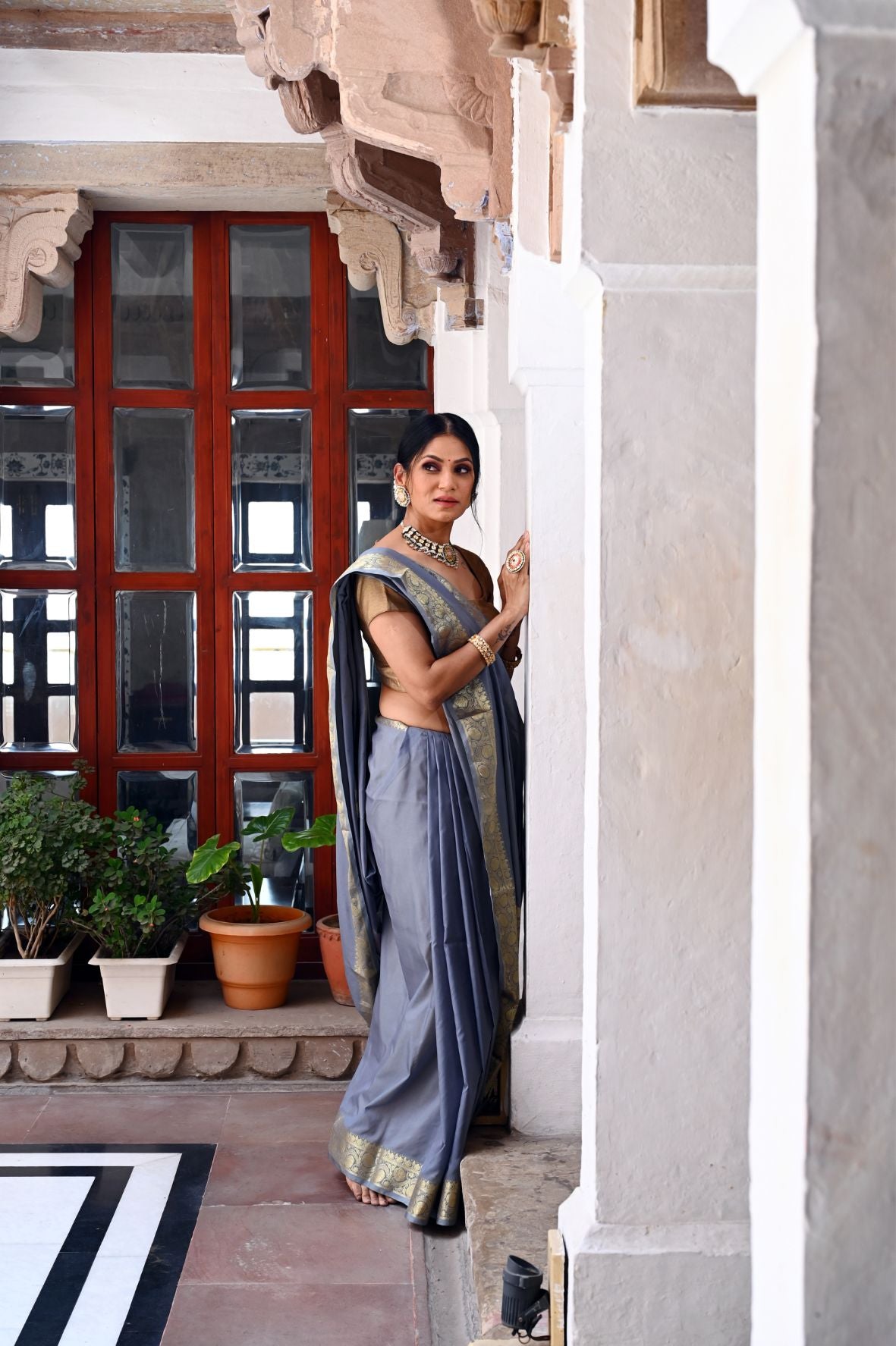 Faishana Presents Grey Valkalam Katan Silk Zari Plain Anchal Zari Border Banarasi Saree