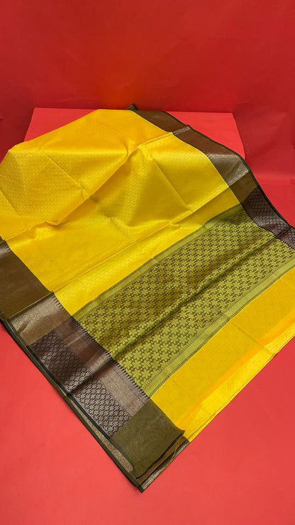 Gold Tanchoi Banarasi Sarees For Women GEBC4