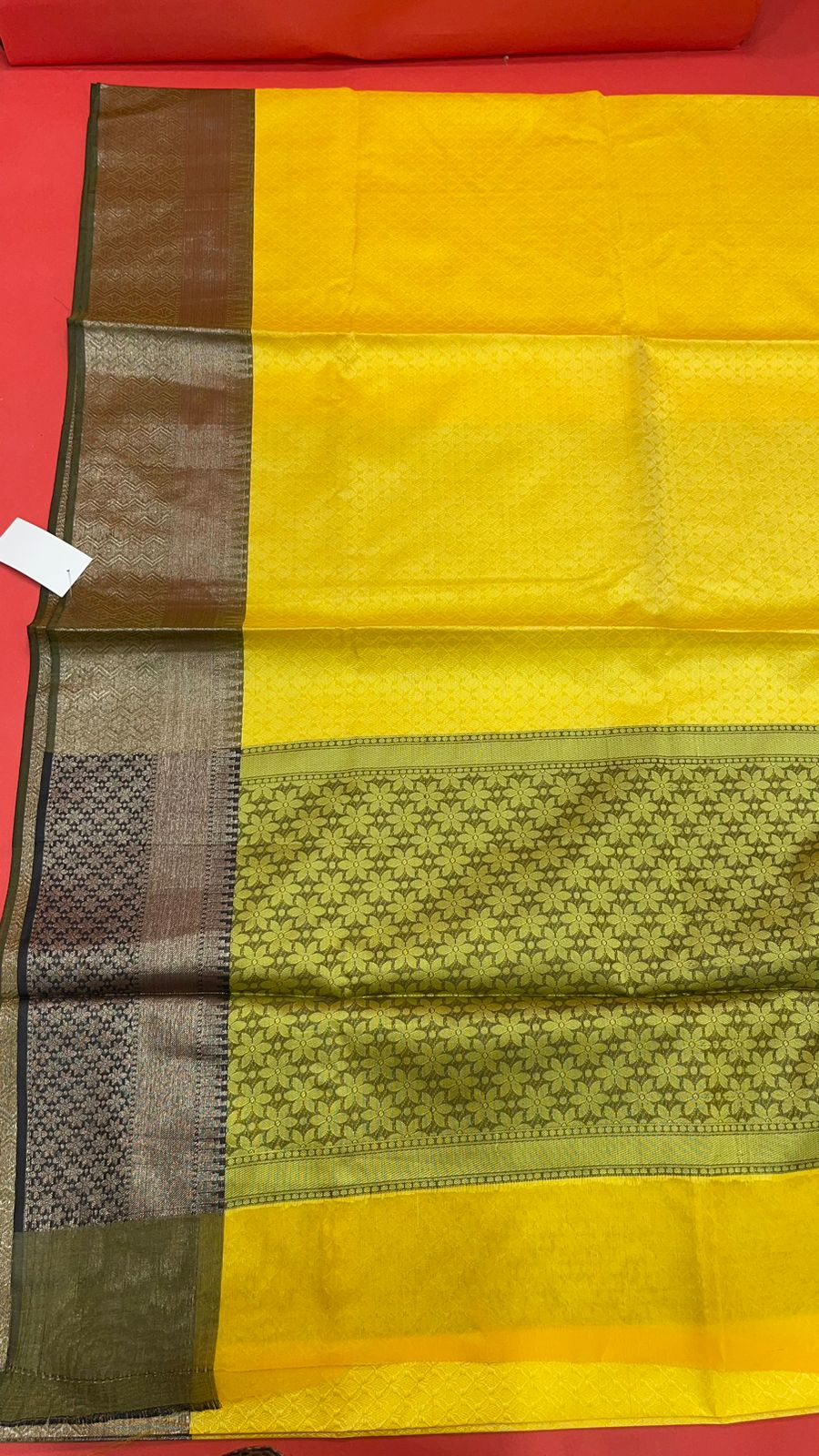Gold Tanchoi Banarasi Sarees For Women GEBC4