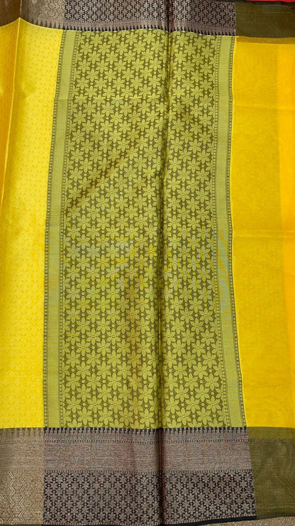 Gold Tanchoi Banarasi Sarees For Women GEBC4