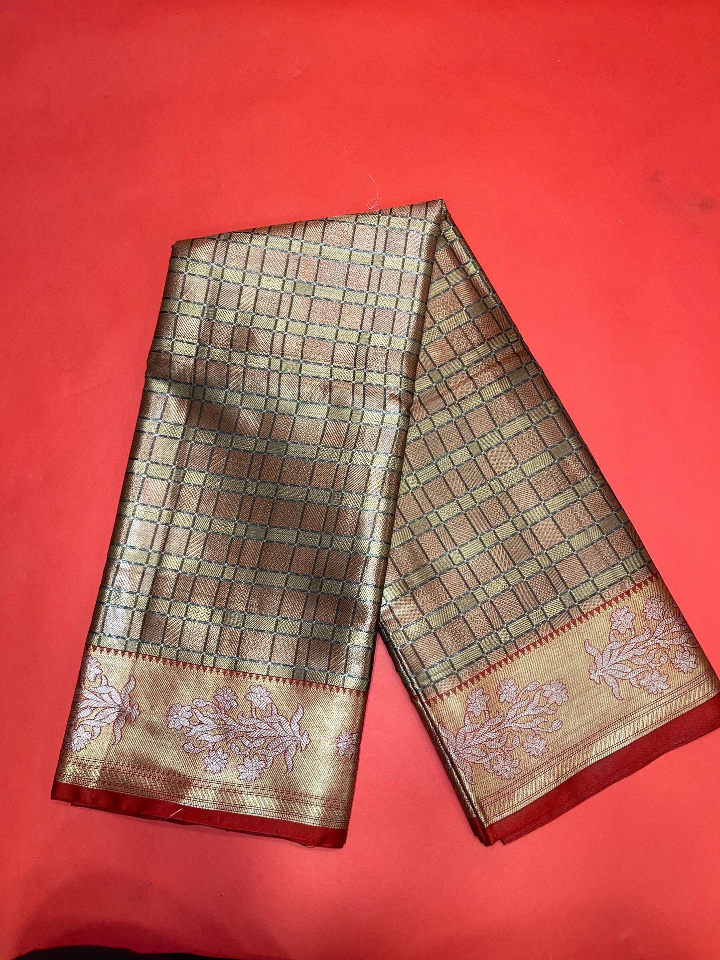 Faishana Presents Brown Antique Kanchi Zari Brocade Contrast Meena Patta Border Banarasi Saree