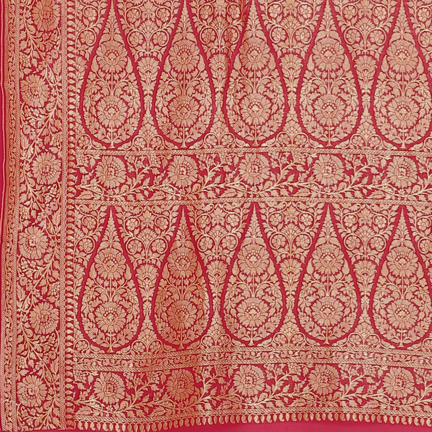 Faishana Presents Parrot Green Pure Banarasi Khaddi Chiffon Georgette Meena Gharchola Weaving Kadiyal Pink Border with Pink Blouse.