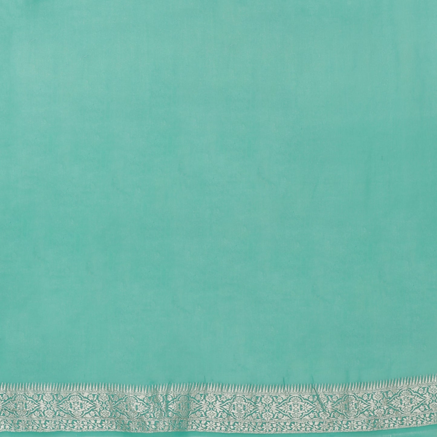 Faishana Presents Peach Pure Banarasi Khaddi Chiffon Georgette Silver Zari Booti Weaving Kadiyal Seagreen Border. with Seagreen Blousw.