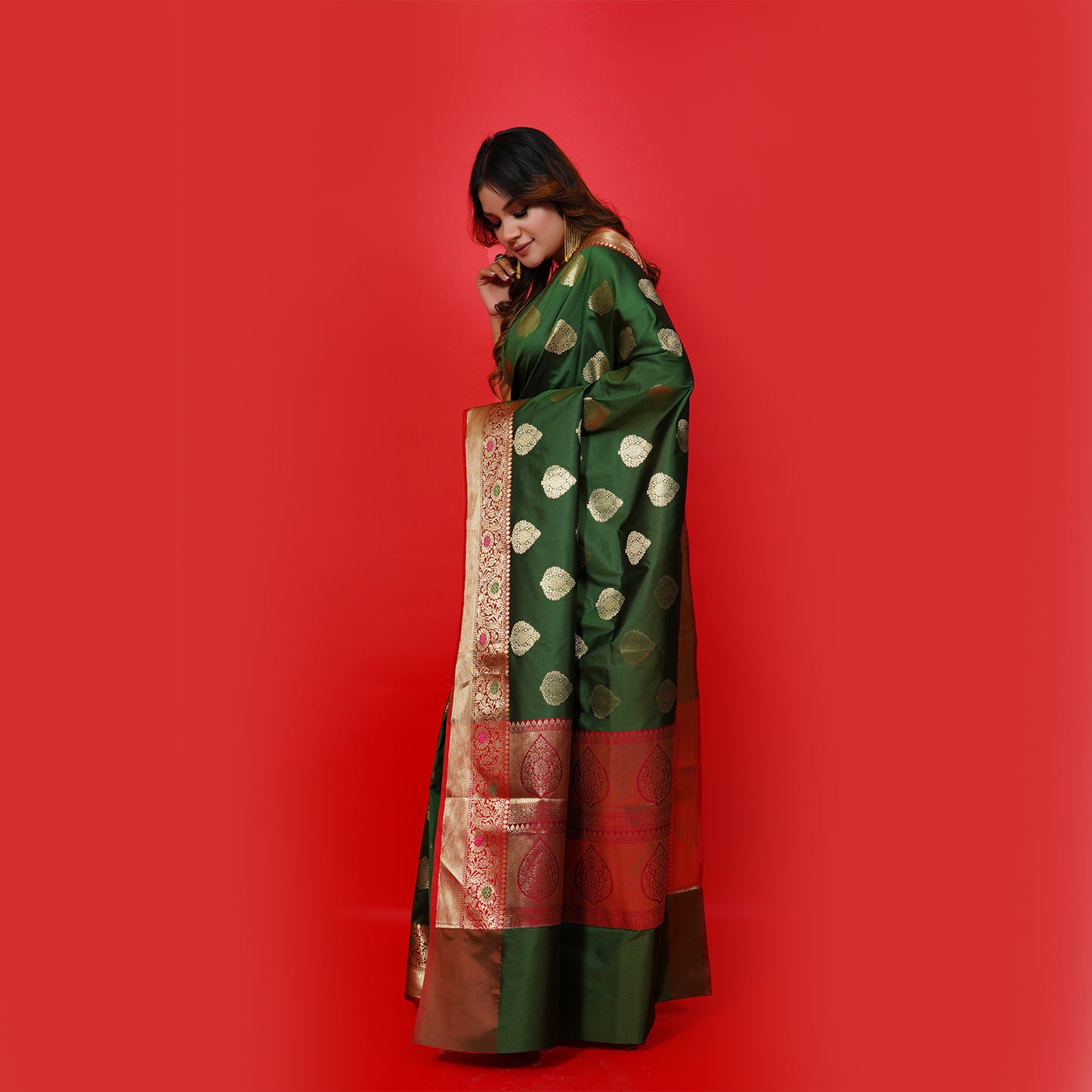 Faishana Presents Dark Green Katan Silk Woven Gold Zari Meena Border Handloom Banarasi Saree With Maroon Blouse Piece