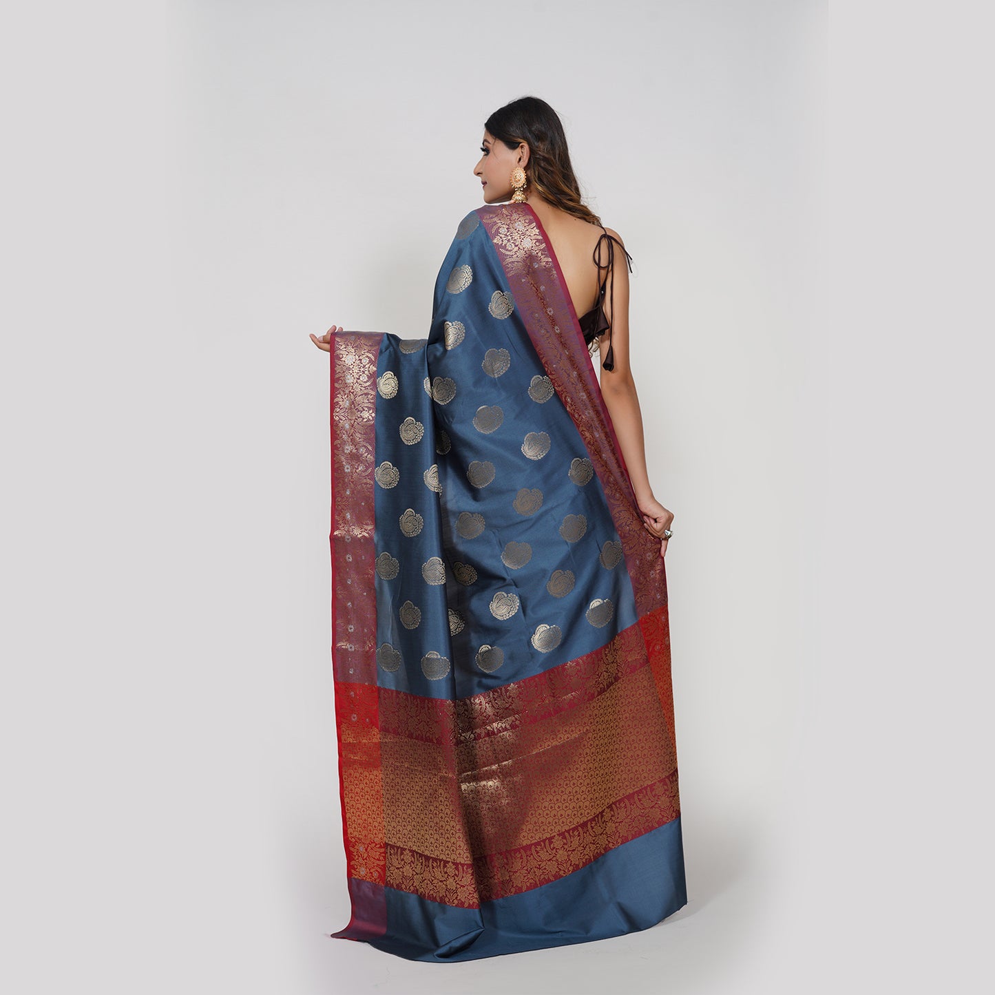 Faishana Presents Grey Katan Silk Woven Gold Zari Silver Meena Border Handloom Banarasi Saree With Maroon Blouse Piece