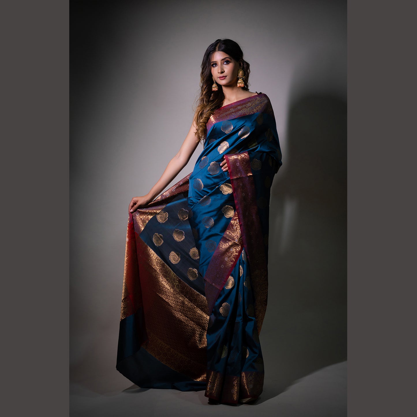 Faishana Presents Grey Katan Silk Woven Gold Zari Silver Meena Border Handloom Banarasi Saree With Maroon Blouse Piece